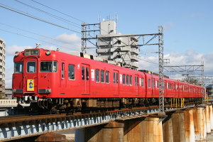 矢田川を渡る6000系