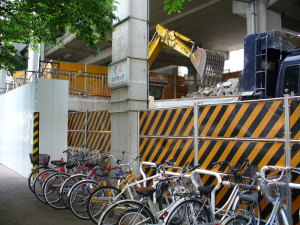 階段の撤去工事中