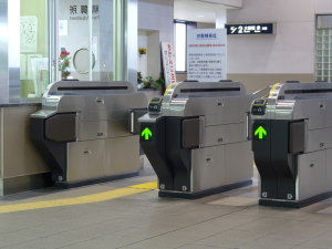 車椅子対応の広幅改札機