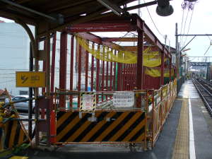 矢田駅スロープの屋根