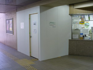券売機部分を工事中