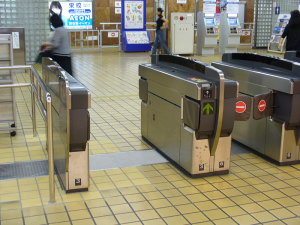 広幅の自動改札