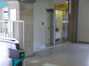 自動精算機はここ