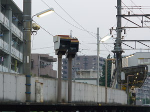 増設されたホーム照明