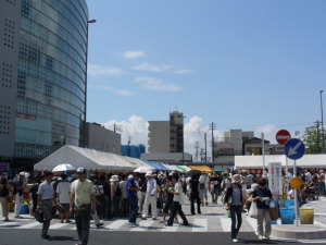 駅前ロータリー会場