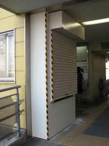 仮設の券売機スペース
