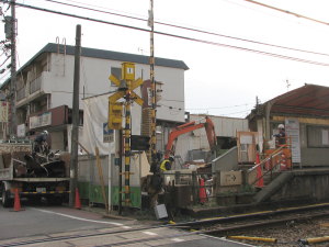 取り壊しの進む瓢箪山駅