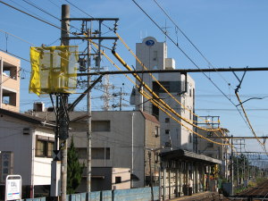 架線などにはカバーが