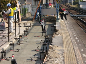 下りホームの基礎工事