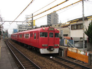 電車の停車位置が変更された