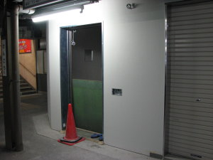 東改札口付近の部屋