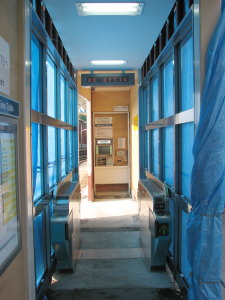 下り駅舎東側改札機