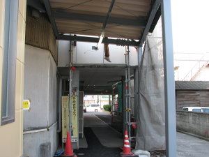 東改札口入口屋根