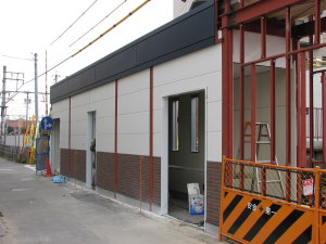 瓢箪山駅下り駅舎道路側