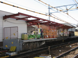上りホーム屋根工事