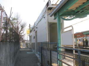 瀬戸市役所前駅下り駅舎