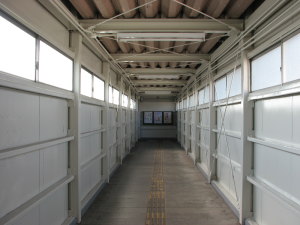 三郷駅跨線橋