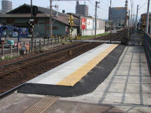 三郷駅上りホーム瀬戸側