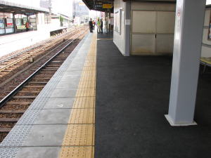三郷駅上りホーム