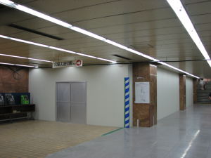 東山線改札方面