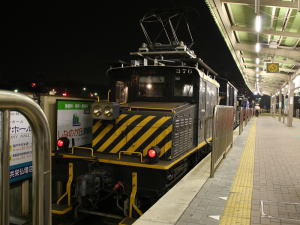 夜の尾張瀬戸駅にて