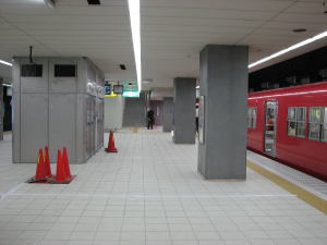 嵩上げが進んだホーム