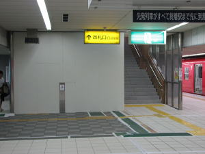 瀬戸寄りエスカレーター閉鎖中