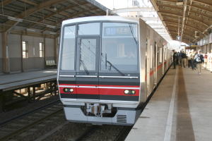 臨時停車する4000系急行