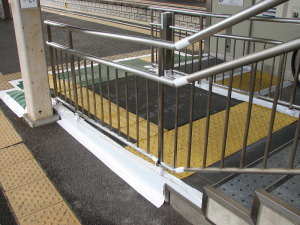 1・2番線ホーム階段