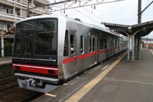 喜多山駅停車中
