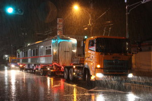 モ4055、交差点右折
