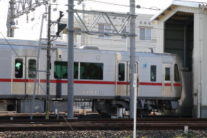 車内には楽しそうな参加者の姿
