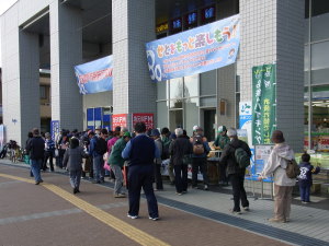 駅前の受付・ゴール