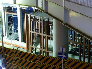 瀬戸方面ホームエレベーター付近