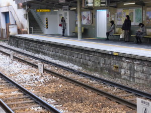 ホームの嵩上げ工事が始まった新瀬戸駅