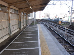 栄町方面ホームの様子