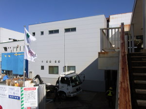 栄町方面エレベータ建屋