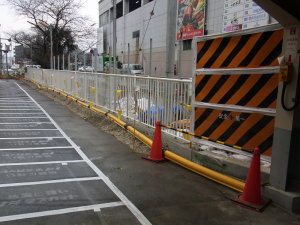 塗装が行われた柵