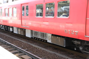 サ6127の山側床下