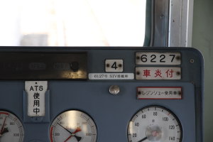 運転台のテプラ