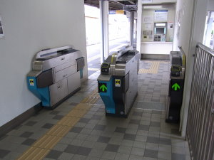三郷駅東改札口