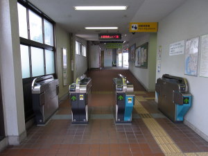水野駅改札口