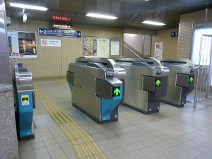 印場駅改札口