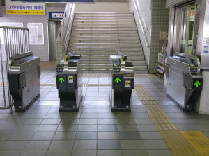 大森・金城学院前駅南改札口