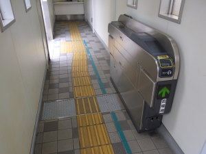 瓢箪山駅瀬戸方面改札口
