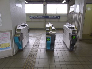 守山自衛隊前駅改札口