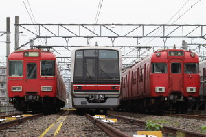 6650系、4000系と並ぶ