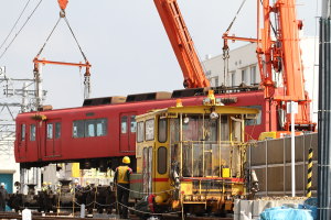 モ6756車体吊り上げ作業開始