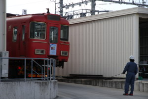 慎重にバック