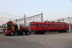検車区正門付近で